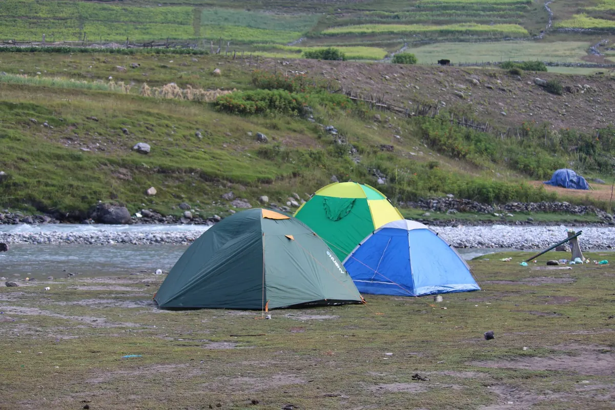 How to Choose a Safe Riverside Campsite: Flood Risk, Access and Leave No Trace