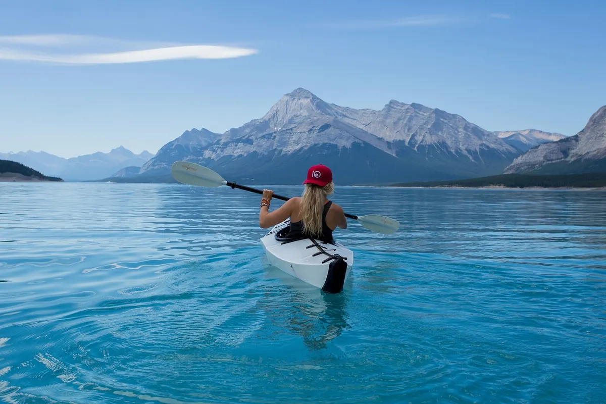 Winter Kayaking Essentials: Staying Warm and Safe on Cold River Days